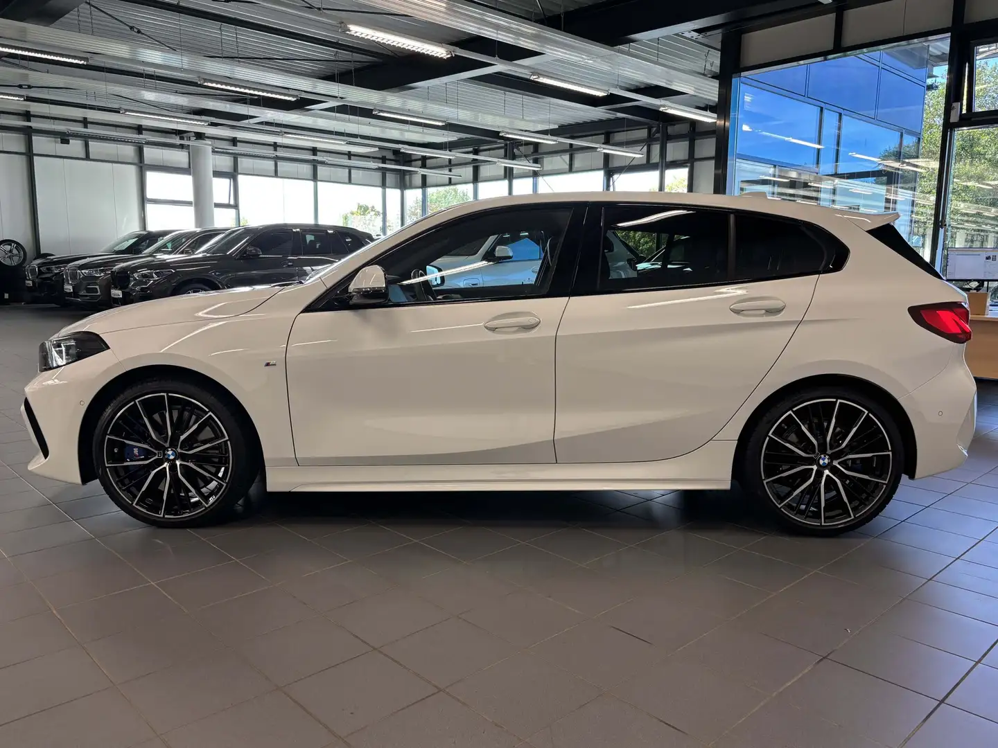 BMW 120 i M Sport RFK NAVI LKH LED Sound Syst. DAB Weiß - 2
