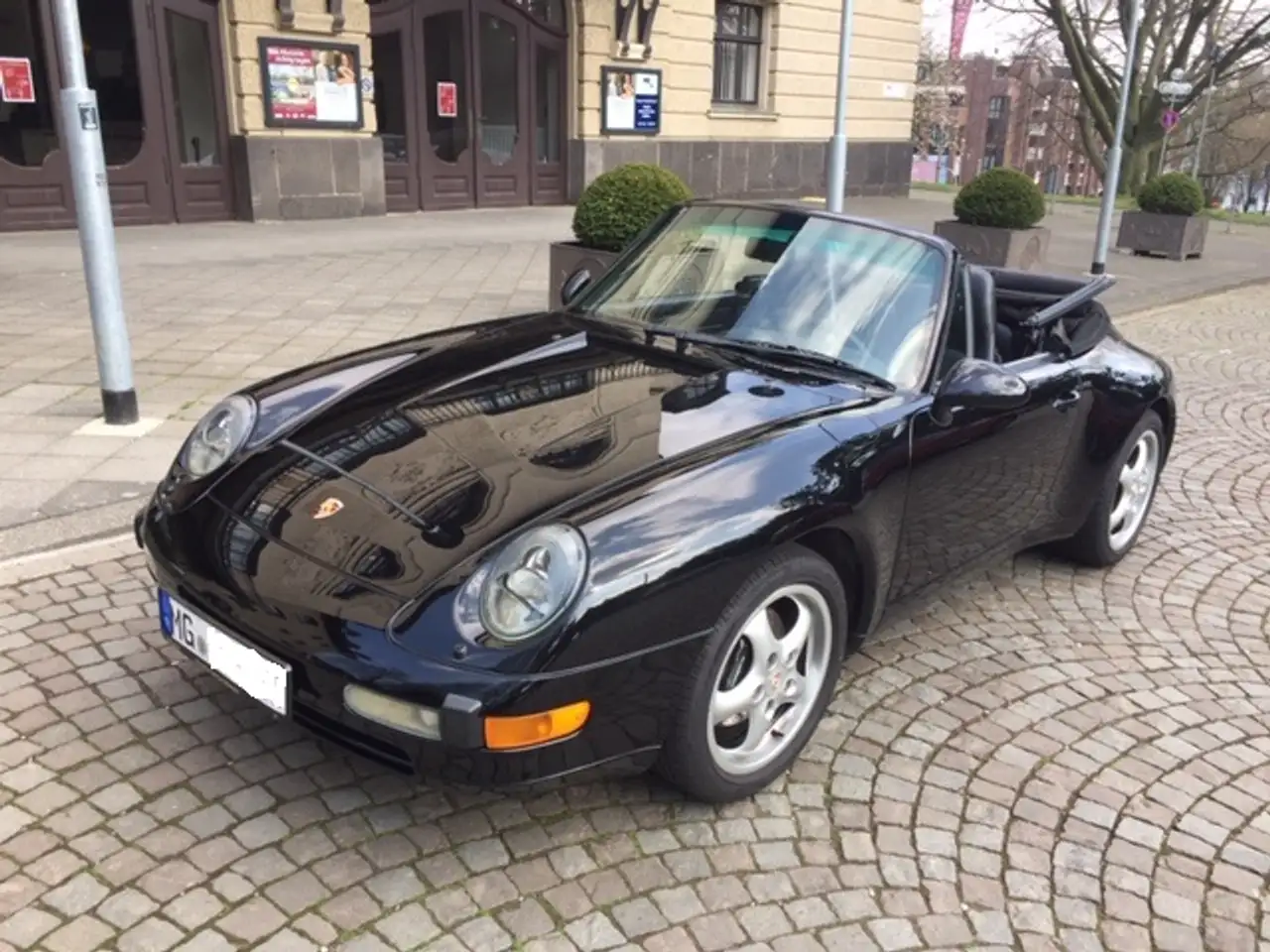 Porsche 993 911 Carrera Cabrio Triple Schwarz, foto 1