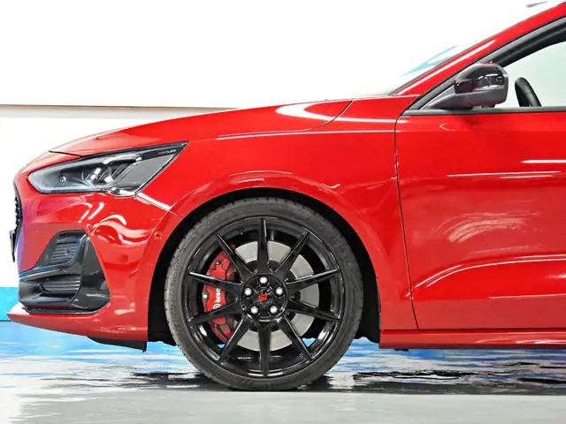 Ford Focus view 3