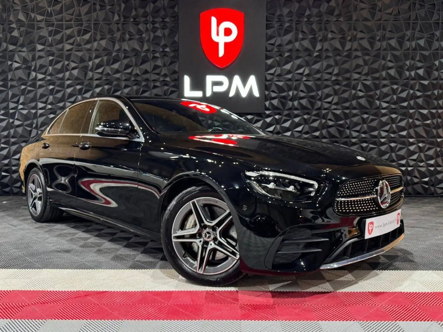 Mercedes-Benz E 300 V (S213) 300 de 194%2B122ch Avantgarde Line 9G-Tro Zwart - 1