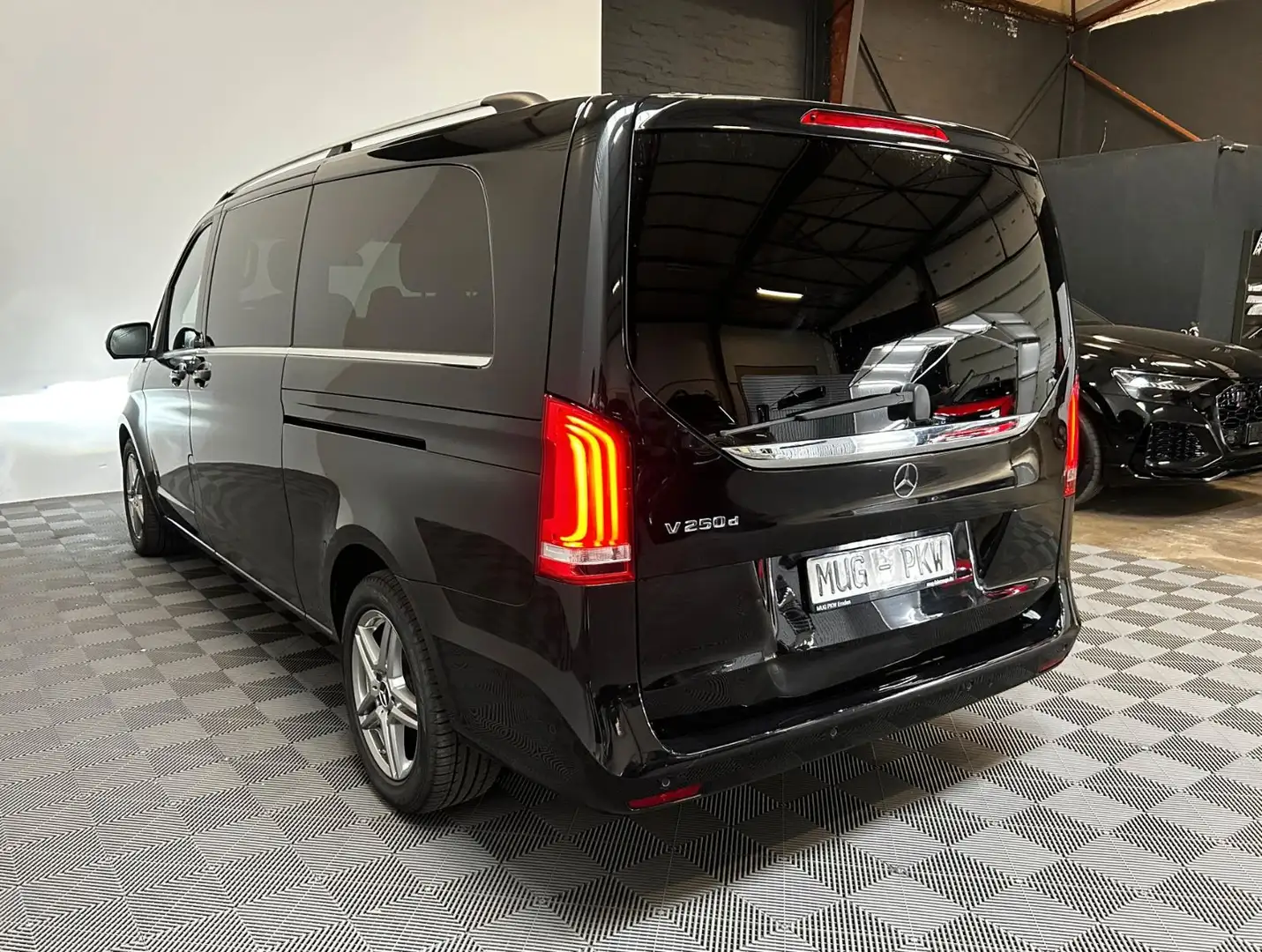 Mercedes-Benz V 250 d extralang Avantgarde *StandHz-Leder* Schwarz - 2