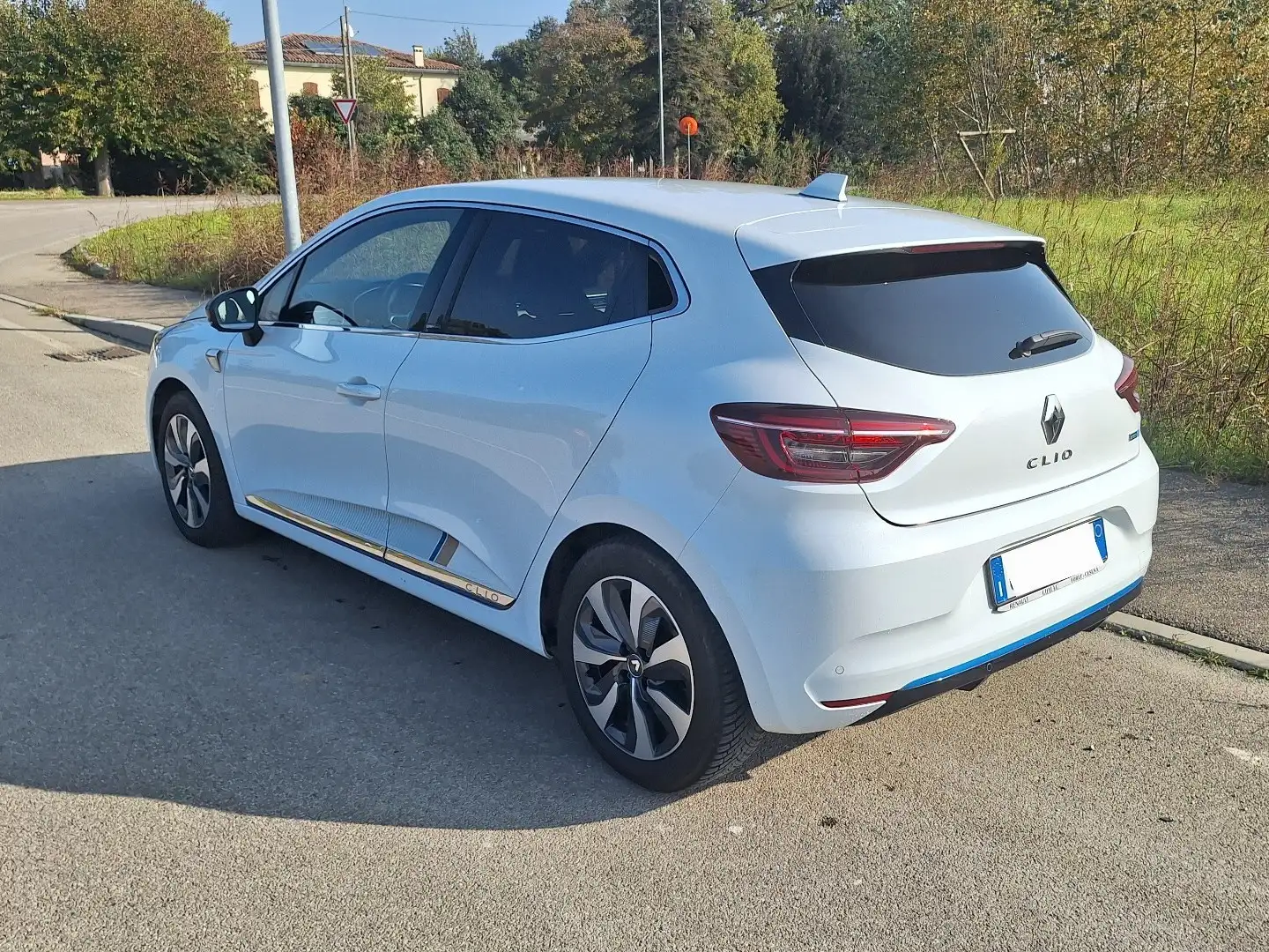 Renault Clio 1.6 E-Tech Hybrid Serie limitata 140cv Bianco - 2
