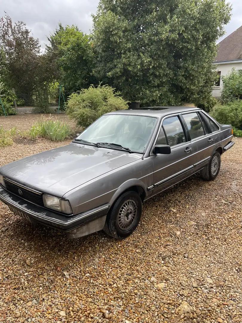 Volkswagen Santana Blau - 1