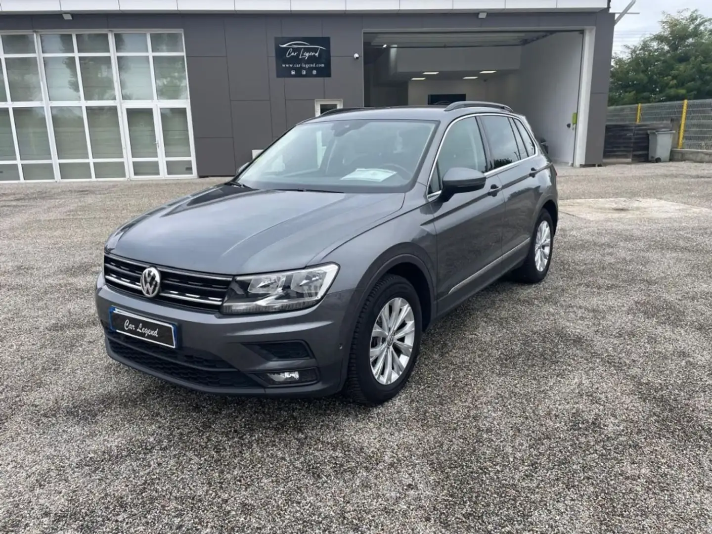 Volkswagen Tiguan BUSINESS 2.0 TDI 150 DSG7 Confortline Business Gris - 1