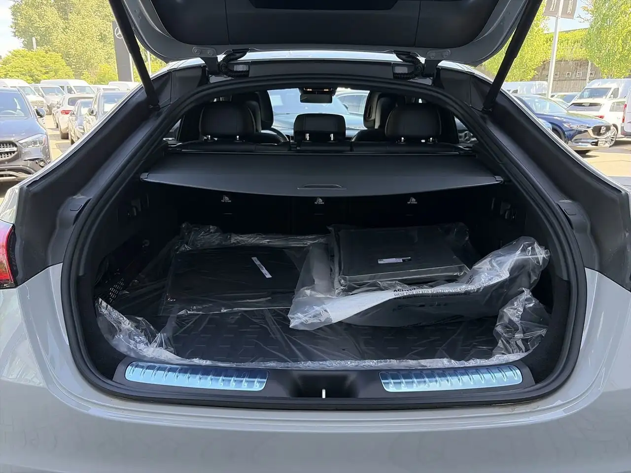 Mercedes-Benz GLC снимка Mercedes-Benz GLC