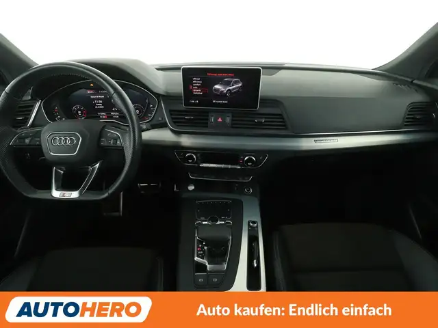 Audi Q5 view 12