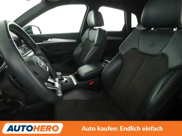 Audi Q5 view 10