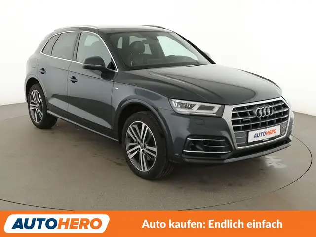 Audi Q5 view 8