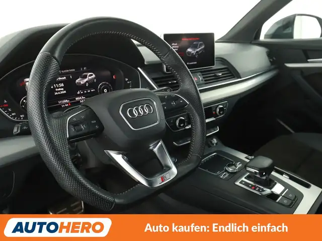 Audi Q5 view 11