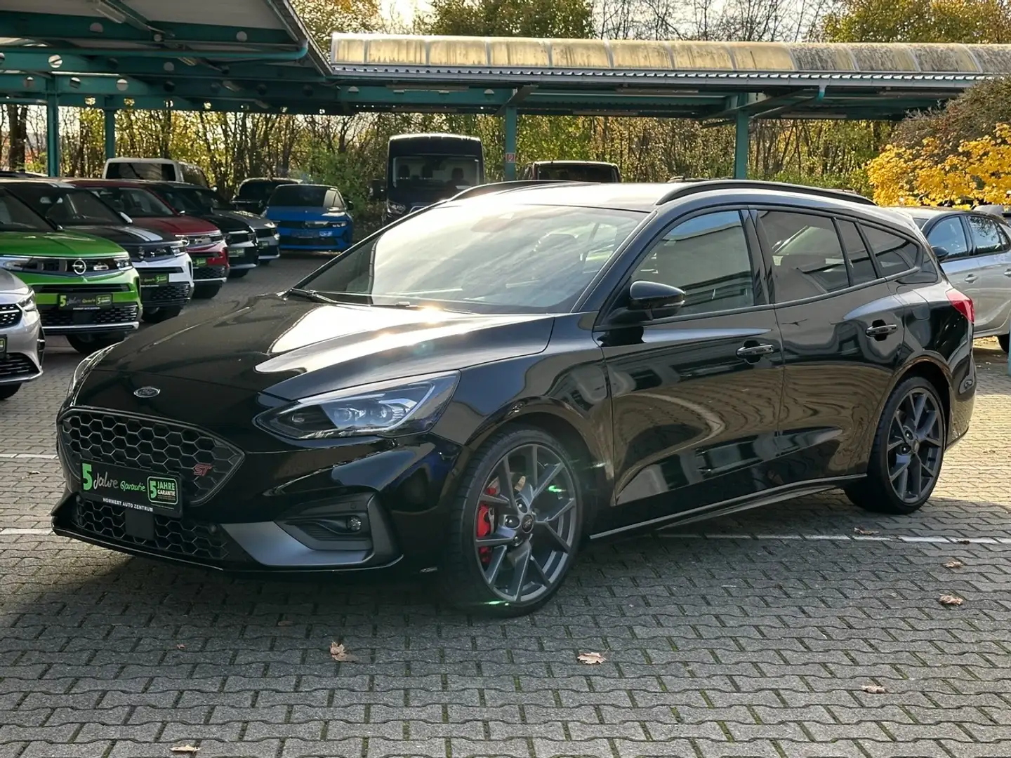 Ford Focus Turnier ST 2.3 EcoBoost *ACC*beh.Lenk*LED* Zwart - 2