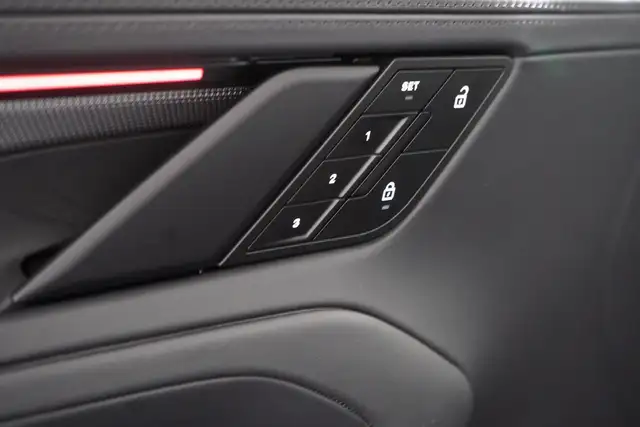 Porsche Cayenne view 10