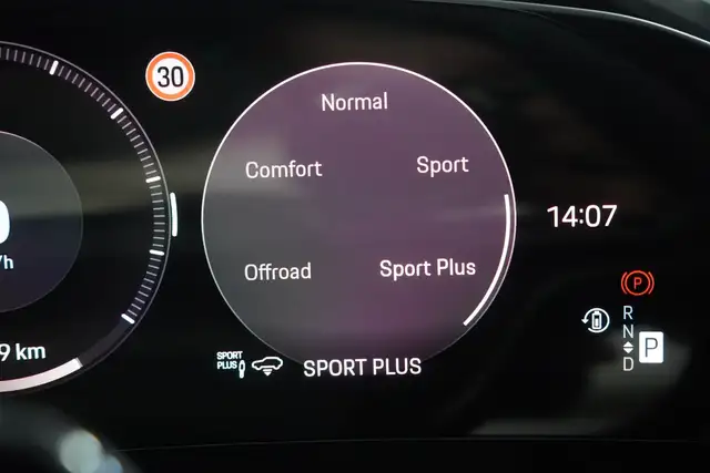 Porsche Cayenne view 21