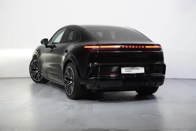 Porsche Cayenne view 3
