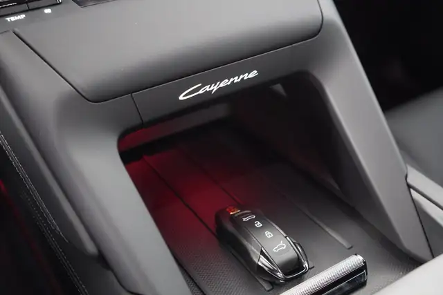 Porsche Cayenne view 25
