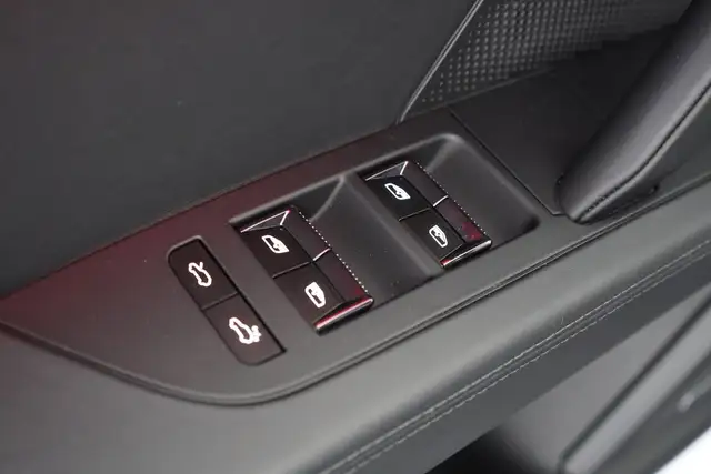 Porsche Cayenne view 11