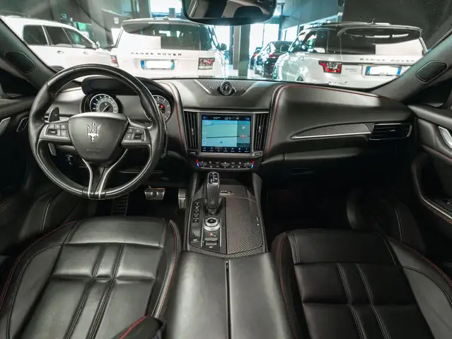 Maserati Levante view 10