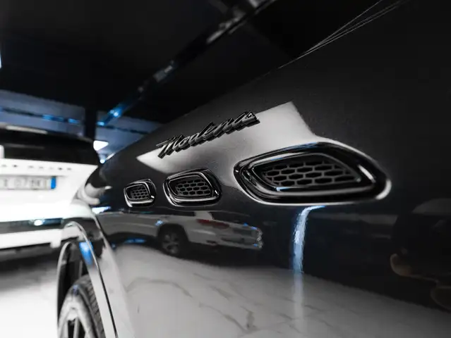 Maserati Levante view 16