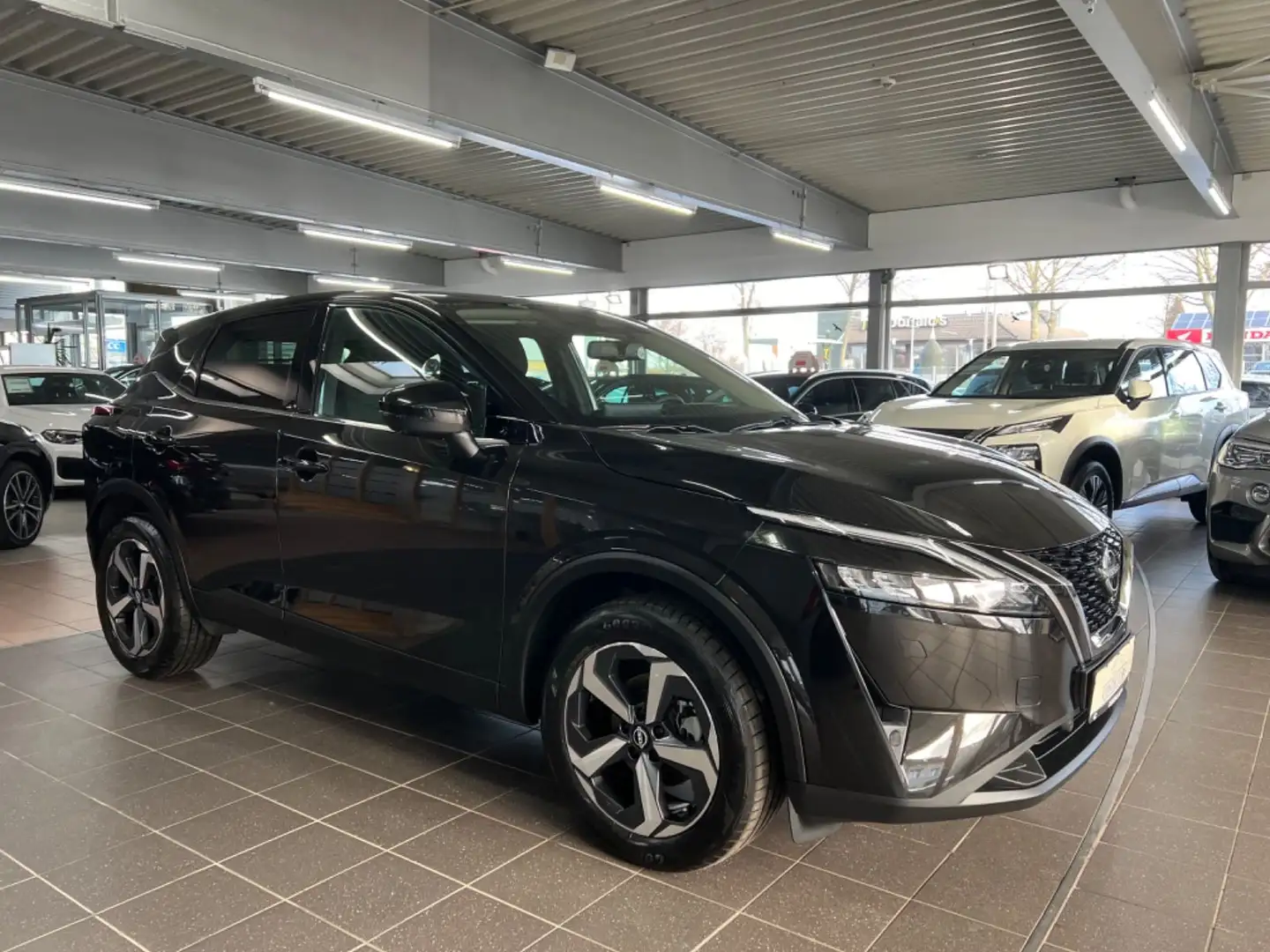 Nissan Qashqai 1.3 Connecta LED+KEYLESS+360°+ACC+VC. Чёрный - 2