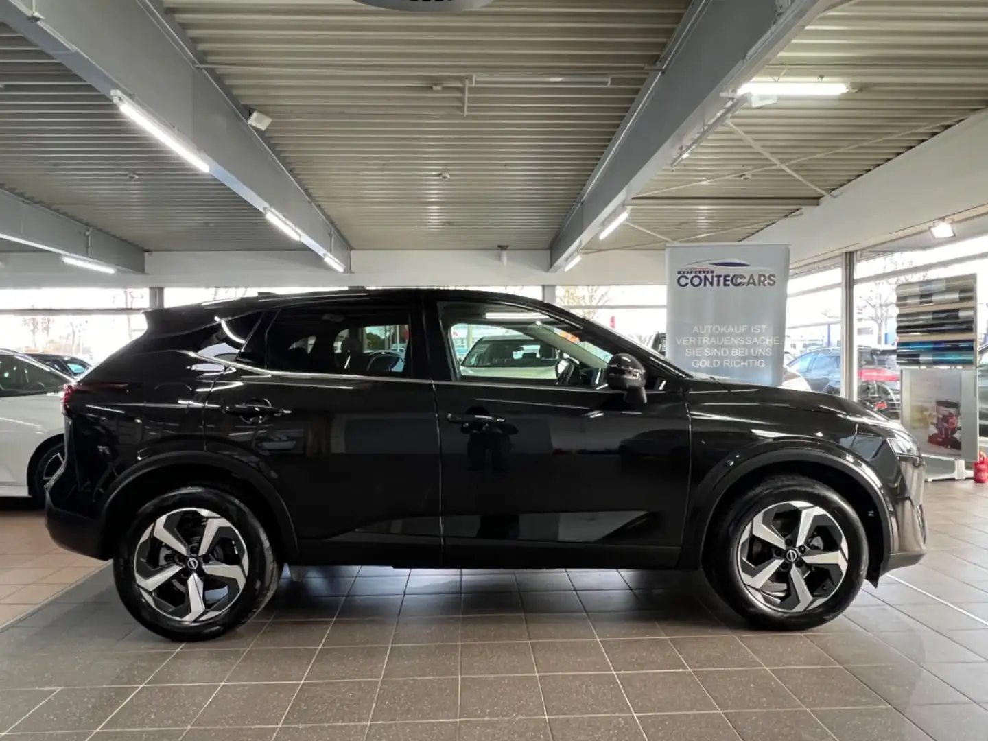 Nissan Qashqai 1.3 Connecta LED+KEYLESS+360°+ACC+VC. Чёрный - 1