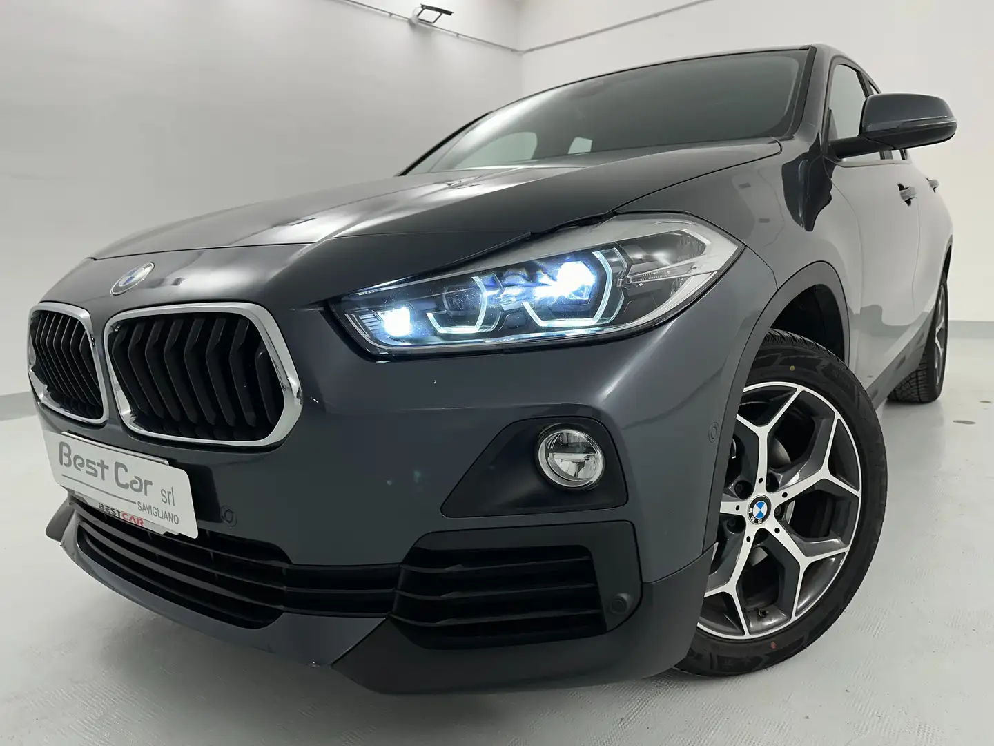 BMW X2 X2 F39 sdrive18d Business FARI LED/NAVI 12 MESI G Gris - 1