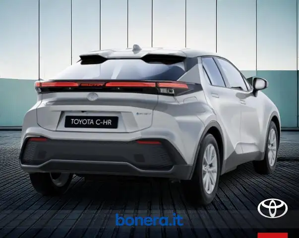 Toyota C-HR view 3