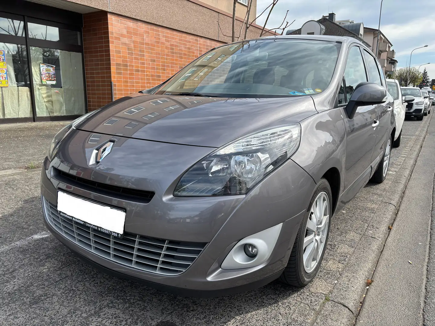 Renault Grand Scenic Dynamiq Autom 7 Sitze NAVI KlimAut ZRneu AHK ALU Grau - 1
