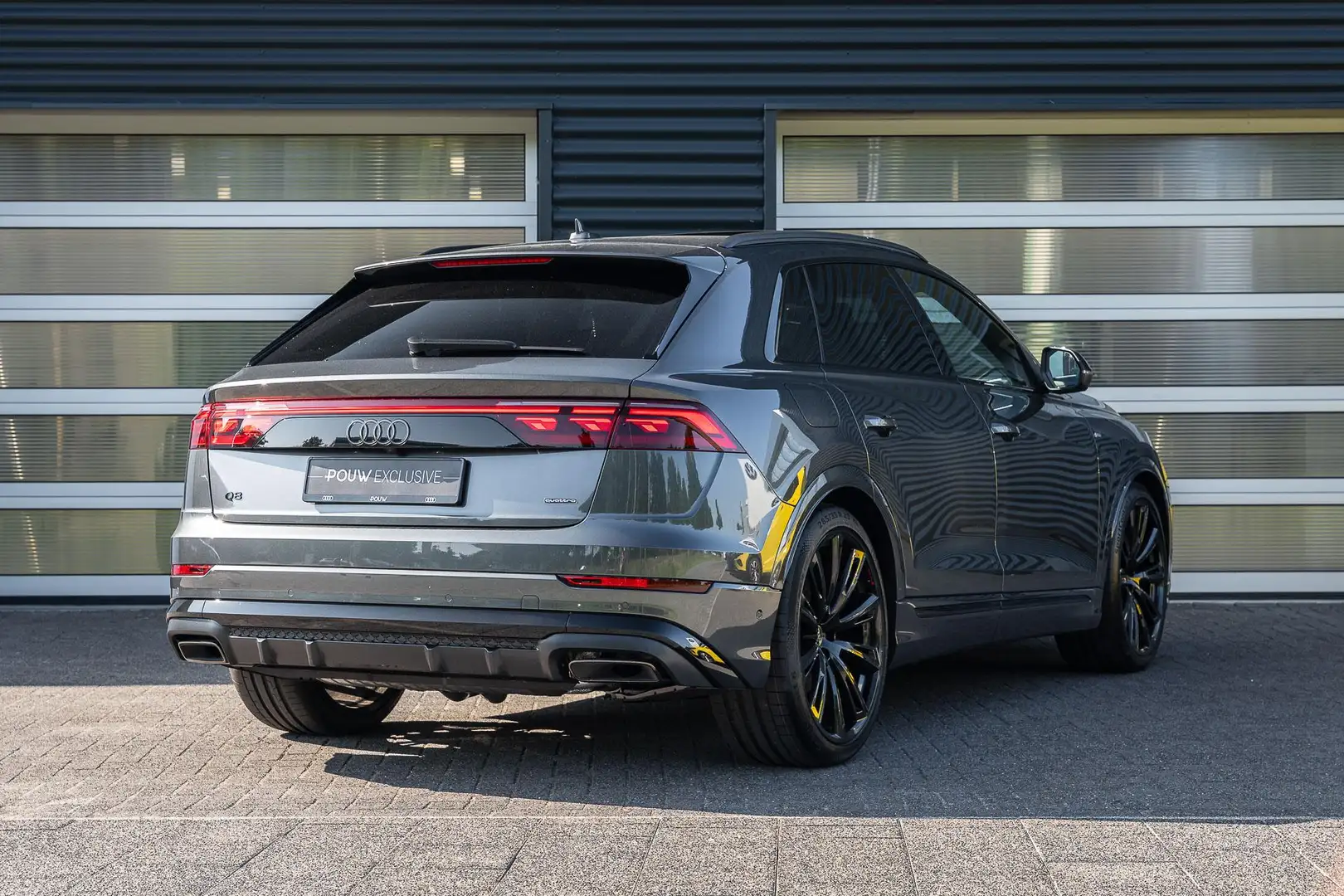 Audi Q8 60 TFSIe 490pk quattro Pro Line S Competition | Pa Grijs - 2