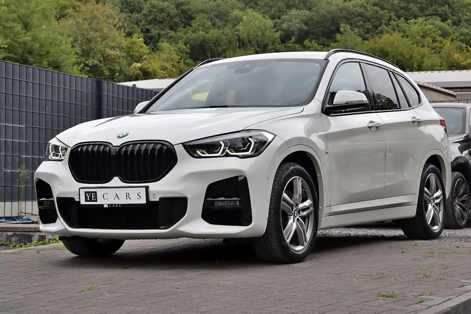 BMW X1 sDrive 18 i M Sport NAVI +*LED*RFK*LEDER*HUD* Blanc - 1