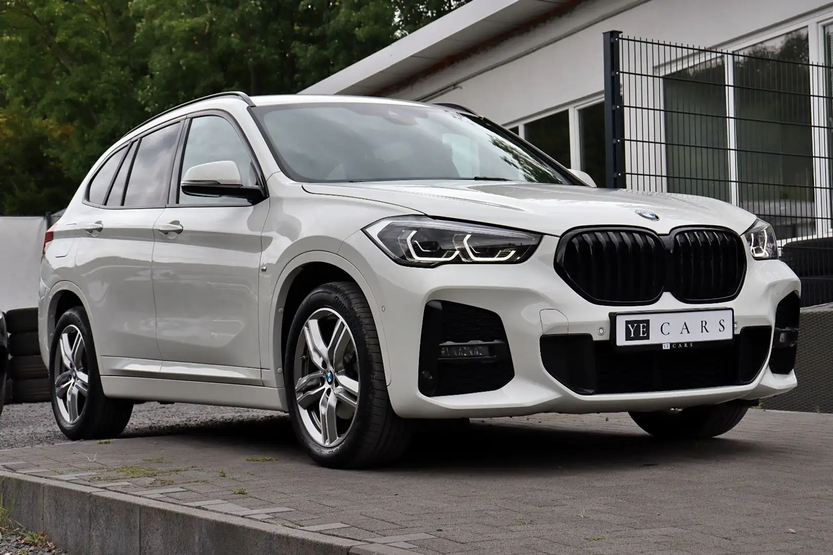 BMW X1 sDrive 18 i M Sport NAVI +*LED*RFK*LEDER*HUD* Blanc - 2