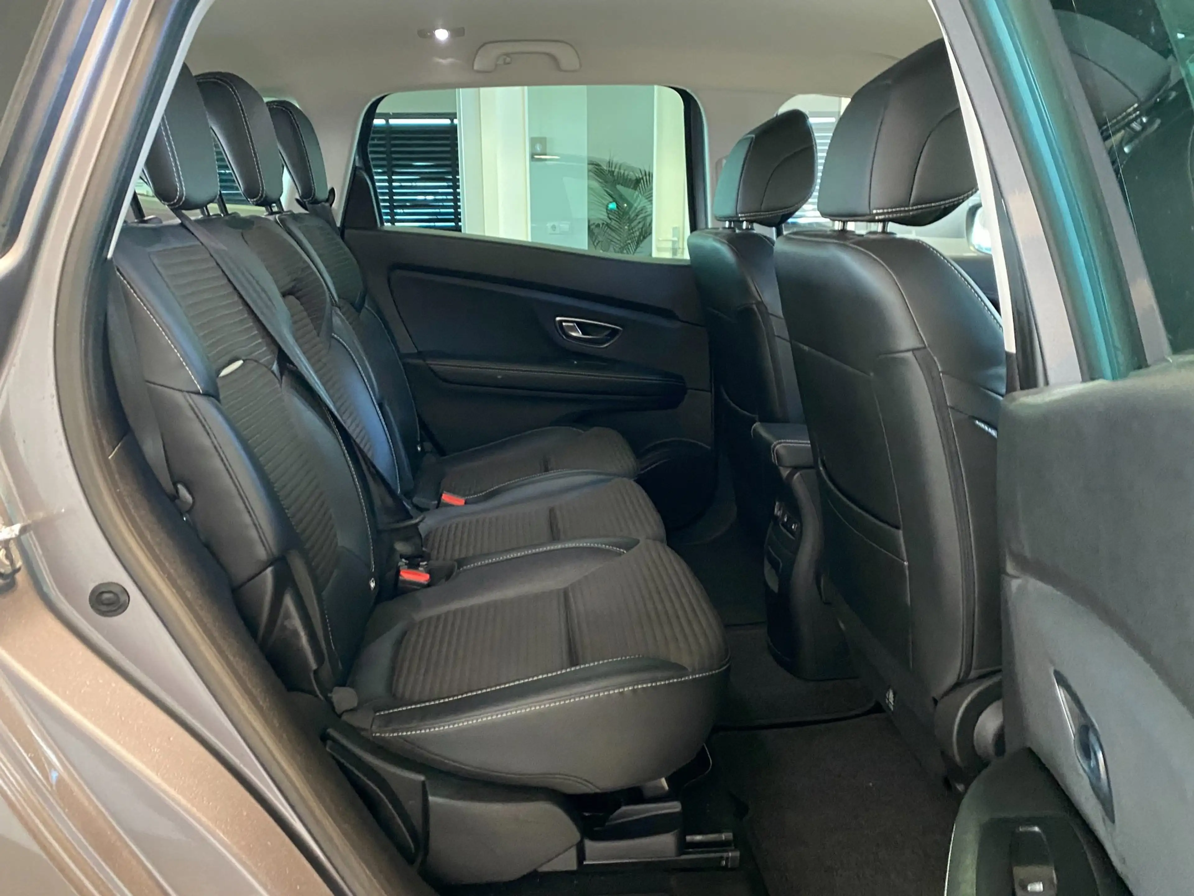 Renault Grand Scenic 1.3 TCe Limited 7 persoons — photo 15