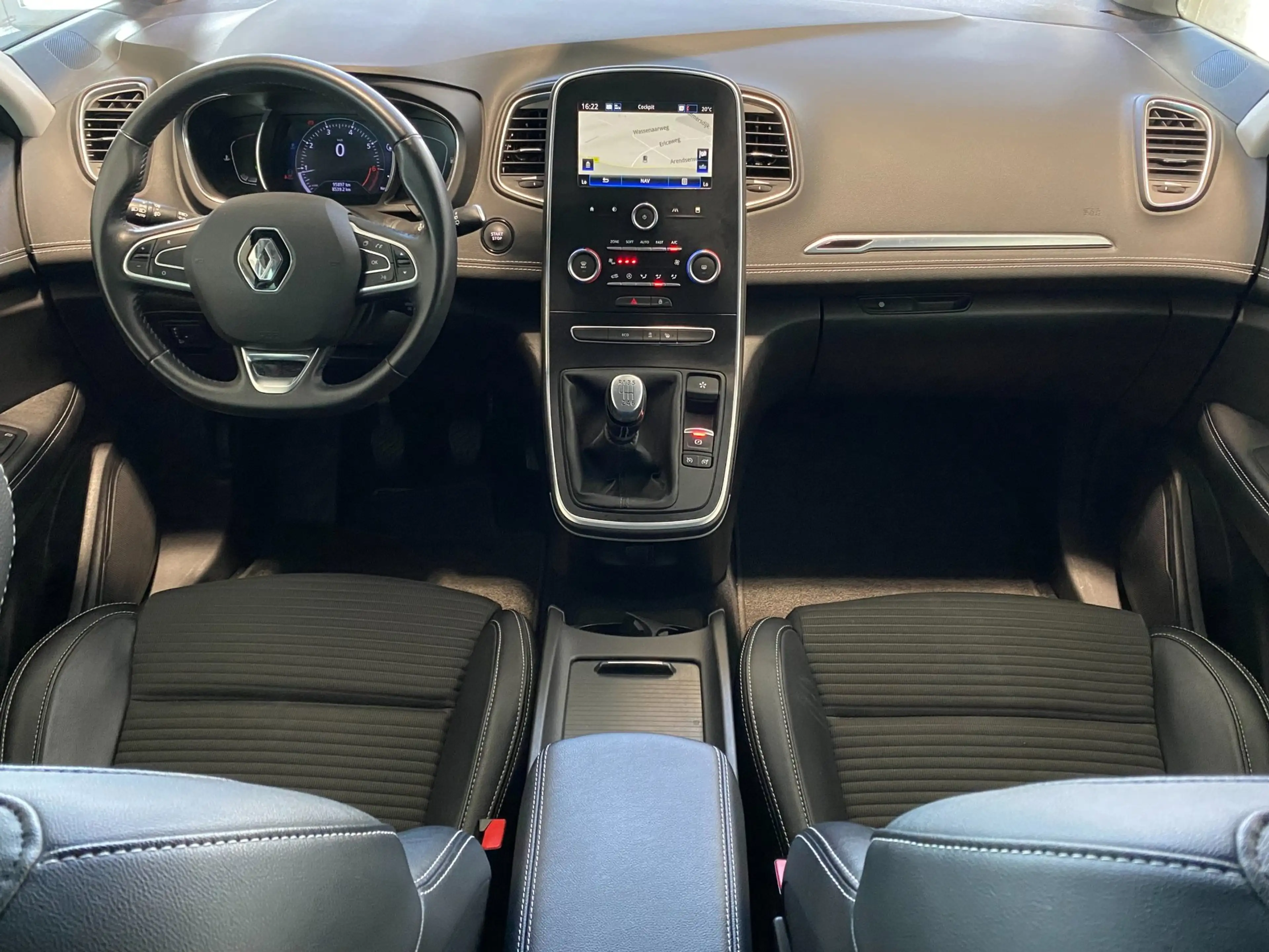 Renault Grand Scenic 1.3 TCe Limited 7 persoons — photo 3
