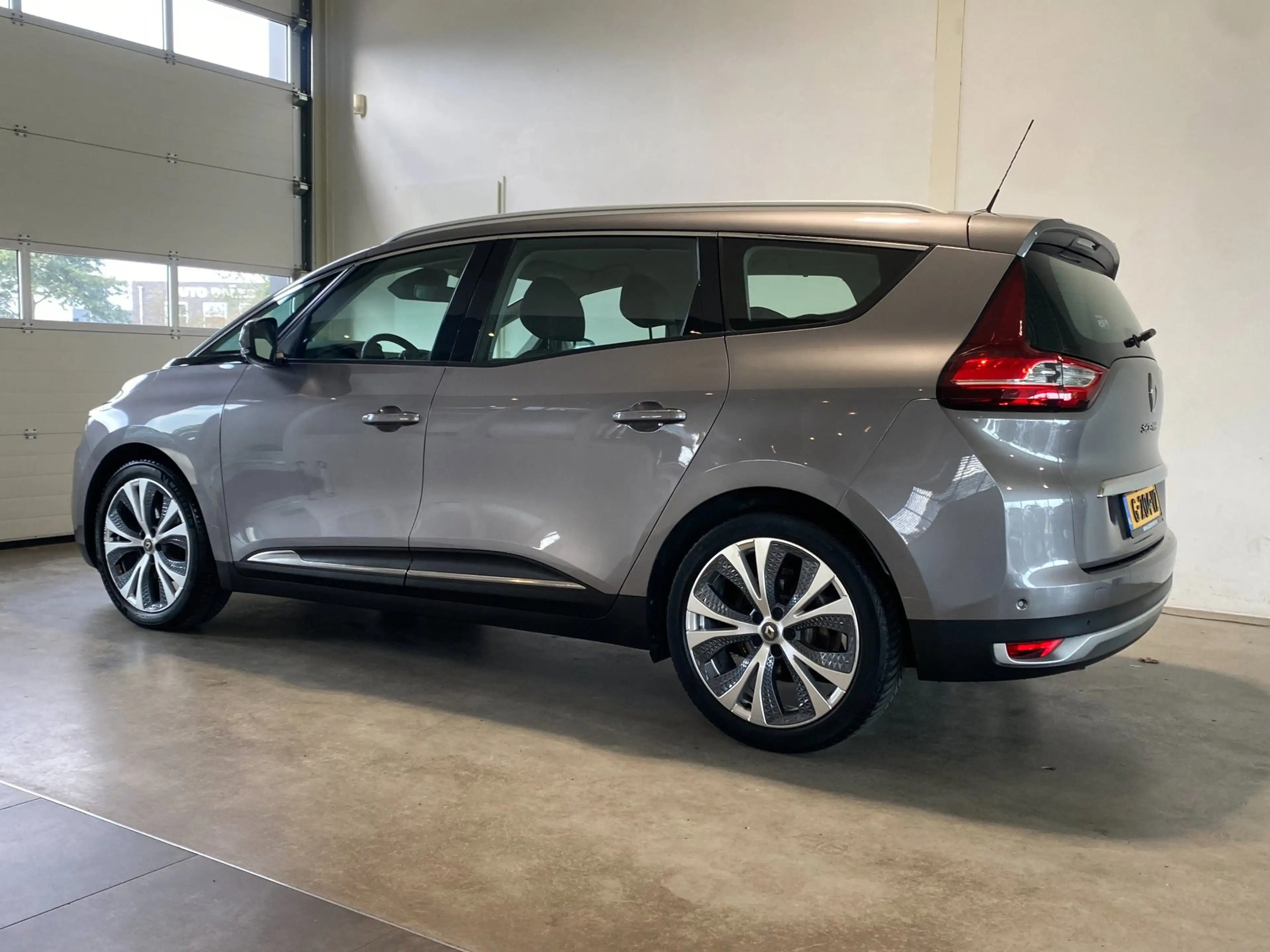 Renault Grand Scenic 1.3 TCe Limited 7 persoons — photo 2