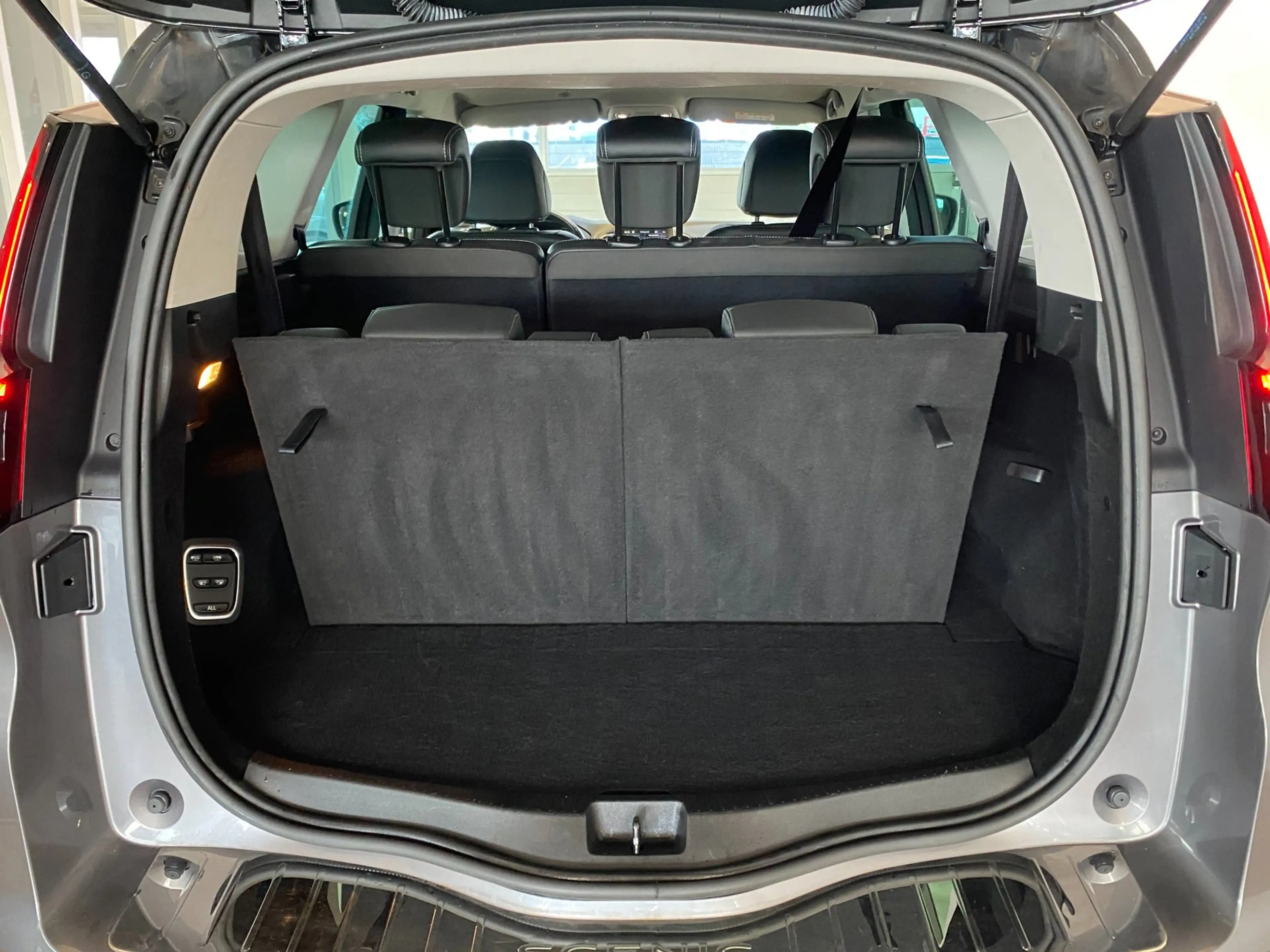 Renault Grand Scenic 1.3 TCe Limited 7 persoons — photo 5