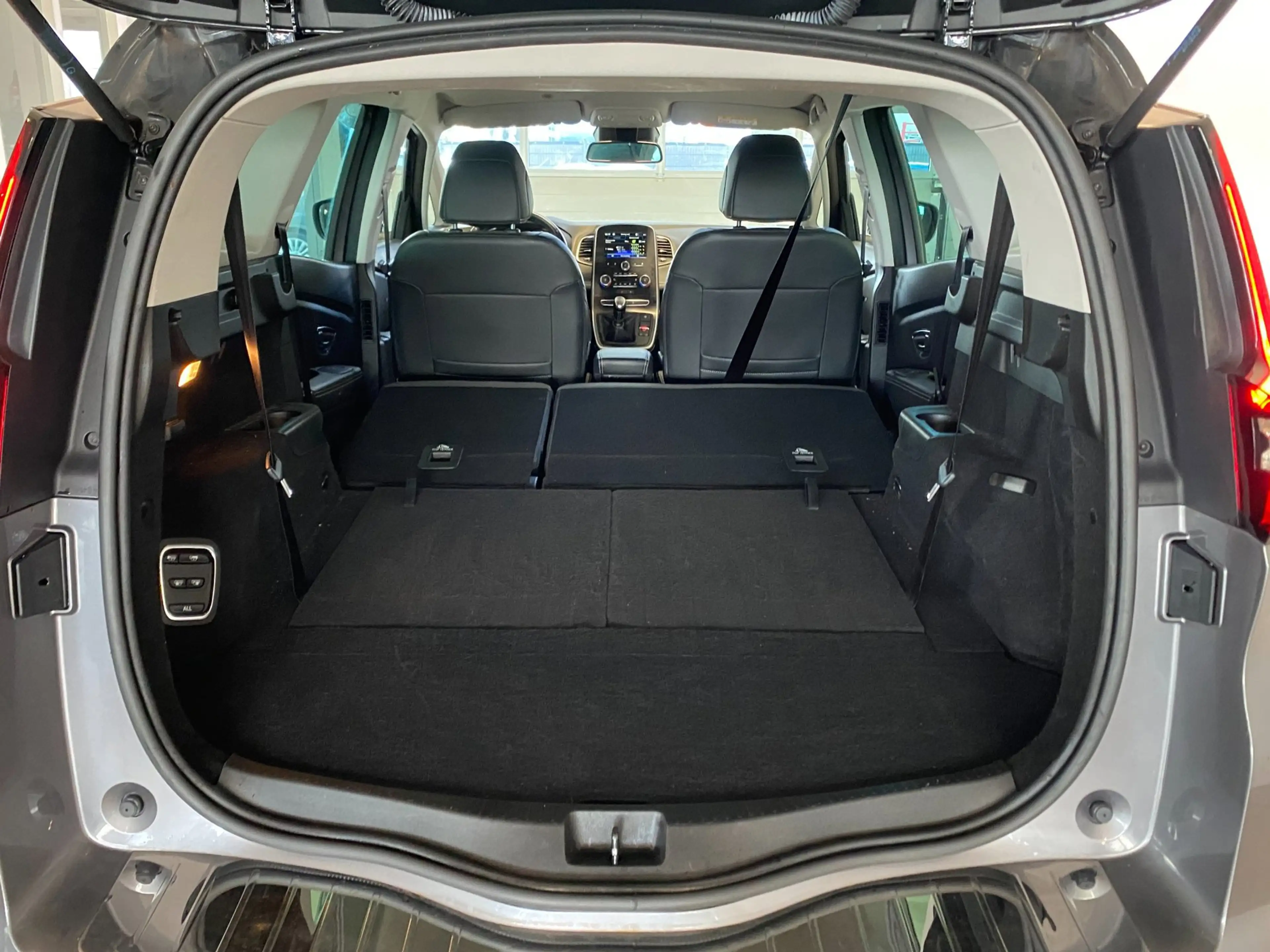 Renault Grand Scenic 1.3 TCe Limited 7 persoons — photo 7
