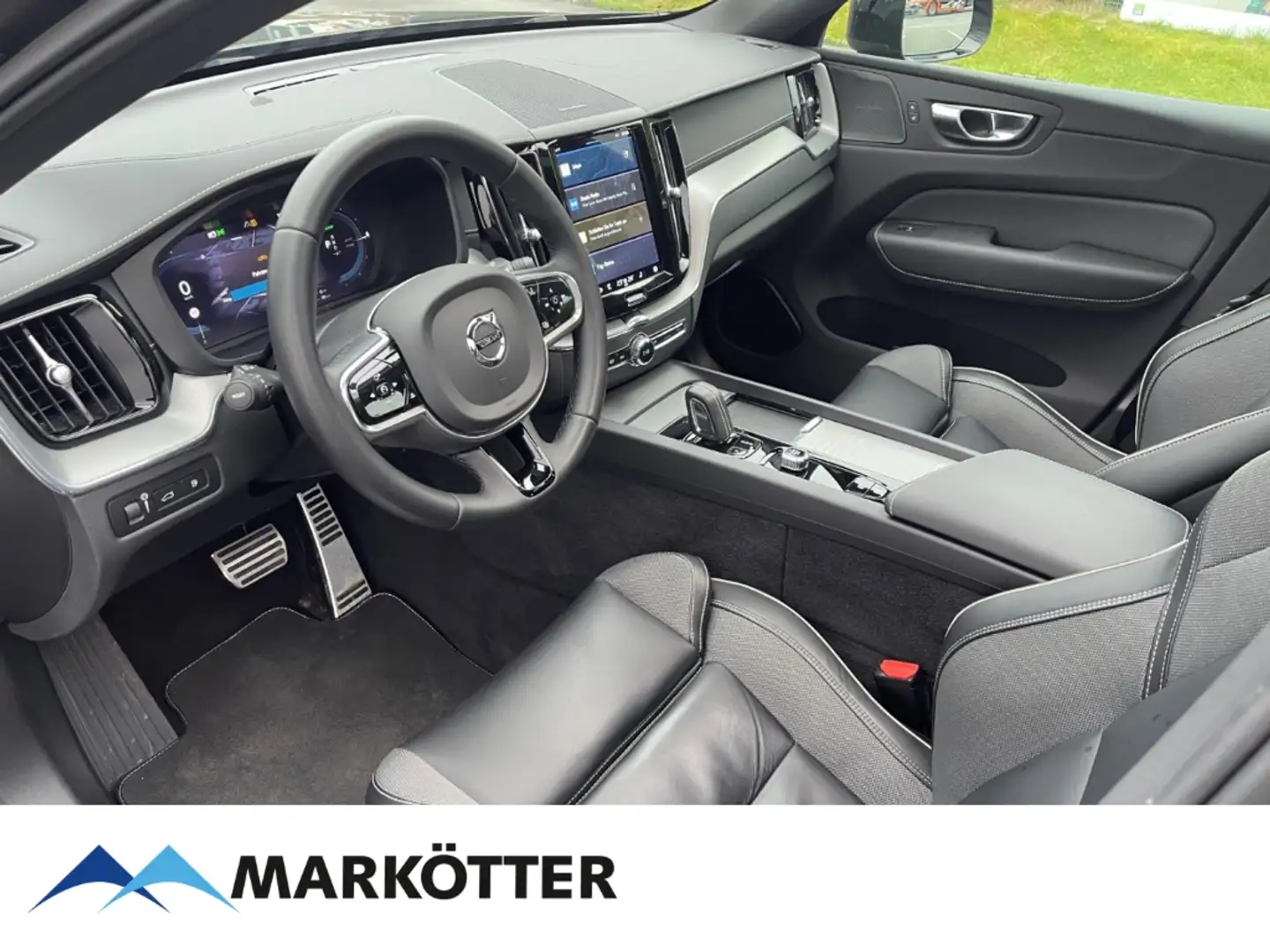 Volvo XC60 T6 AWD Recharge R Design ACC/Pano/StandH Grau - 2