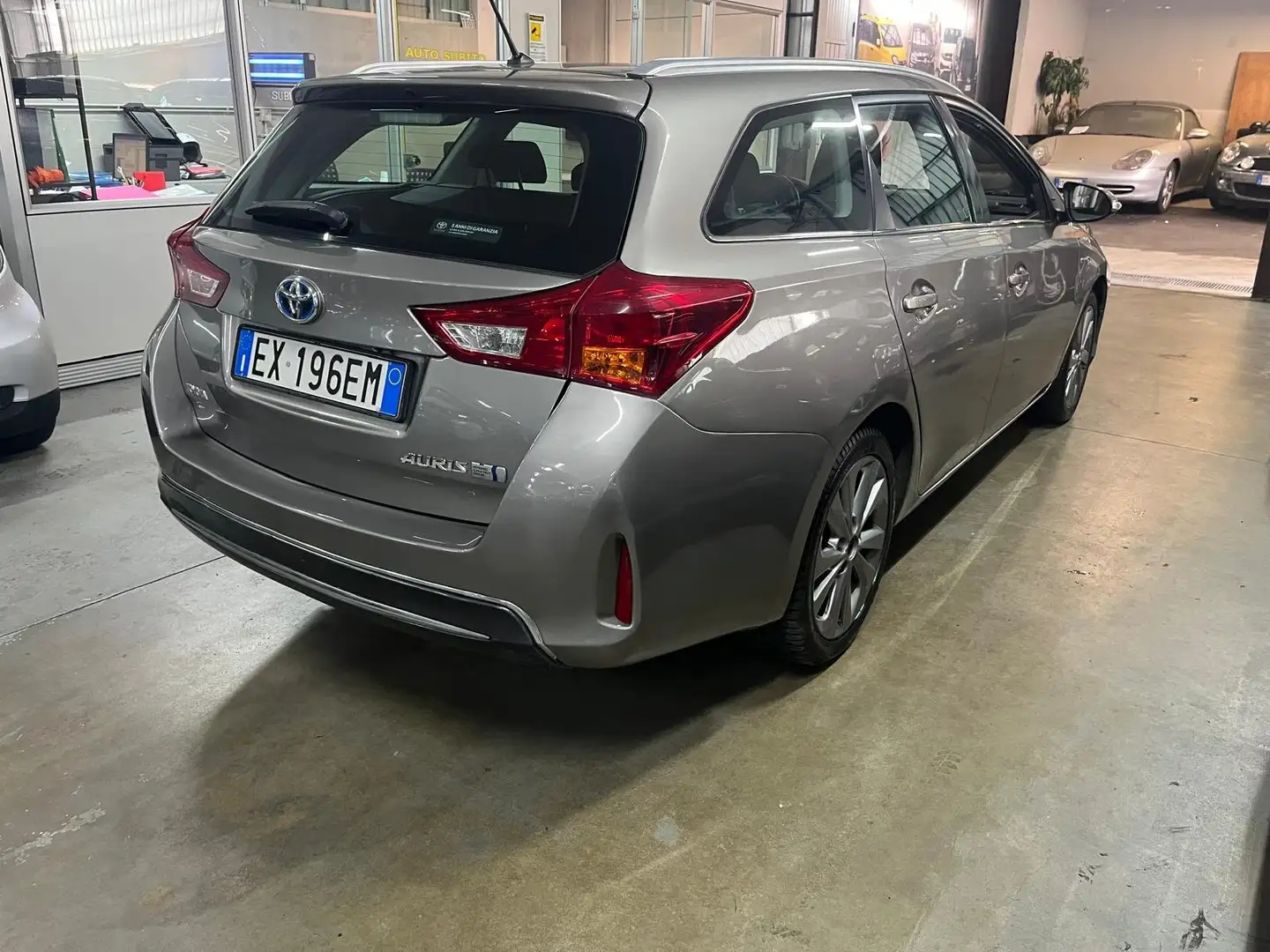 Toyota Auris Touring Sport 1.8 hybrid POCHI KM!!! Grigio - 2
