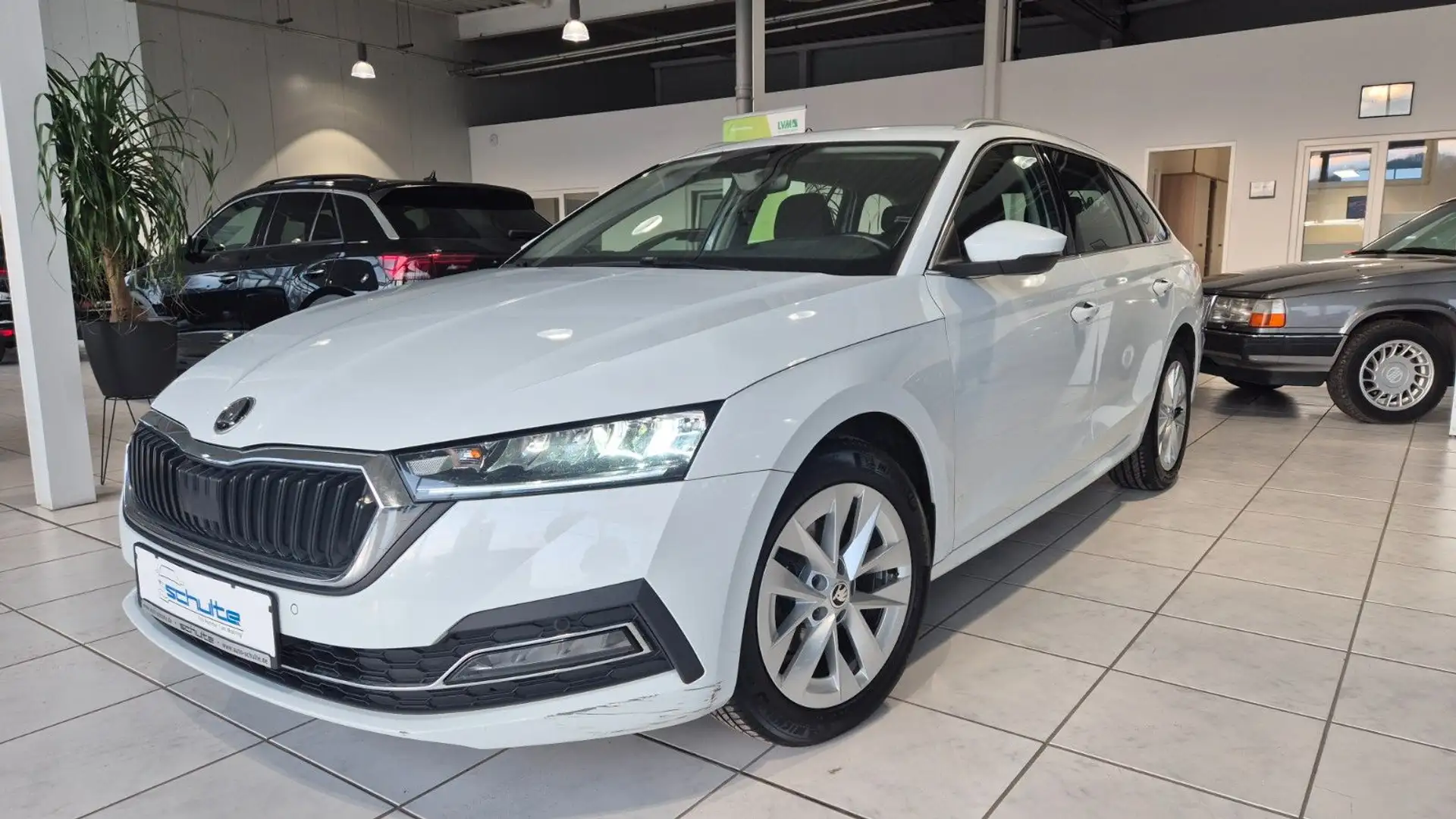 Skoda Octavia Combi Style V-Cockpit*ACC*SHZ*LED*Navi Weiß - 1