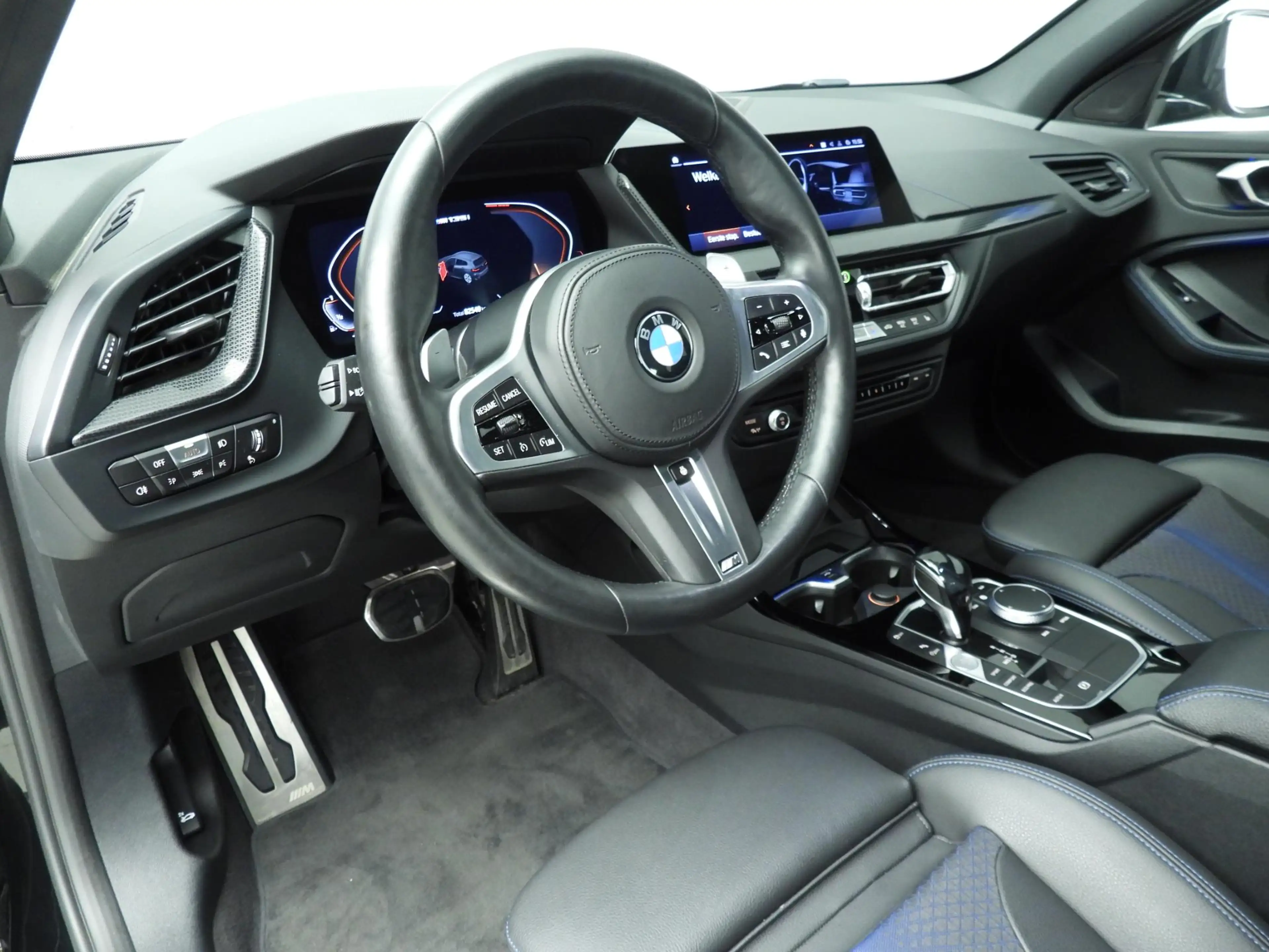 BMW 135 1 Serie 5-deurs M135i xDrive M-Sport steering / LE — photo 6