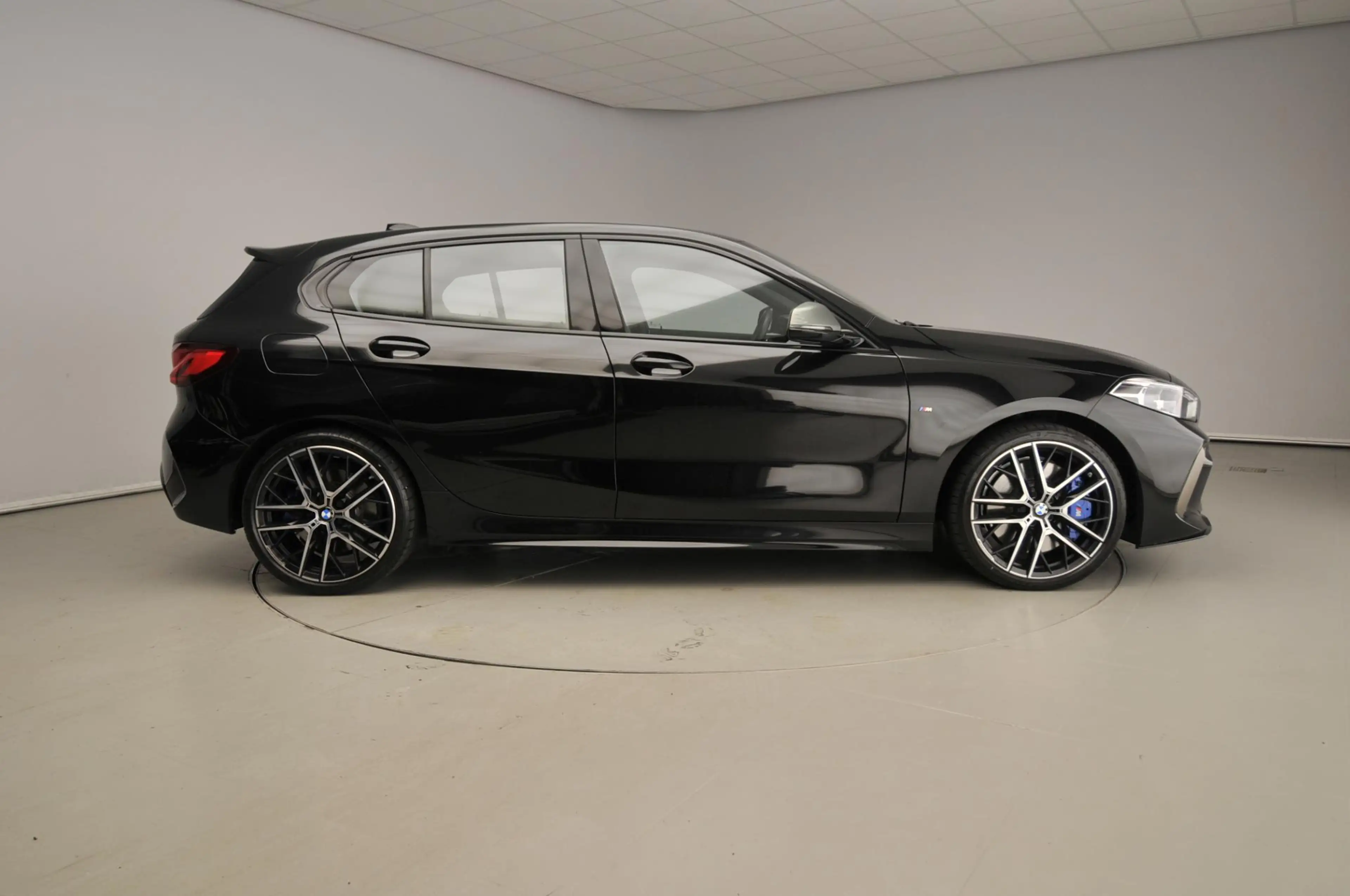 BMW 135 1 Serie 5-deurs M135i xDrive M-Sport steering / LE — photo 4