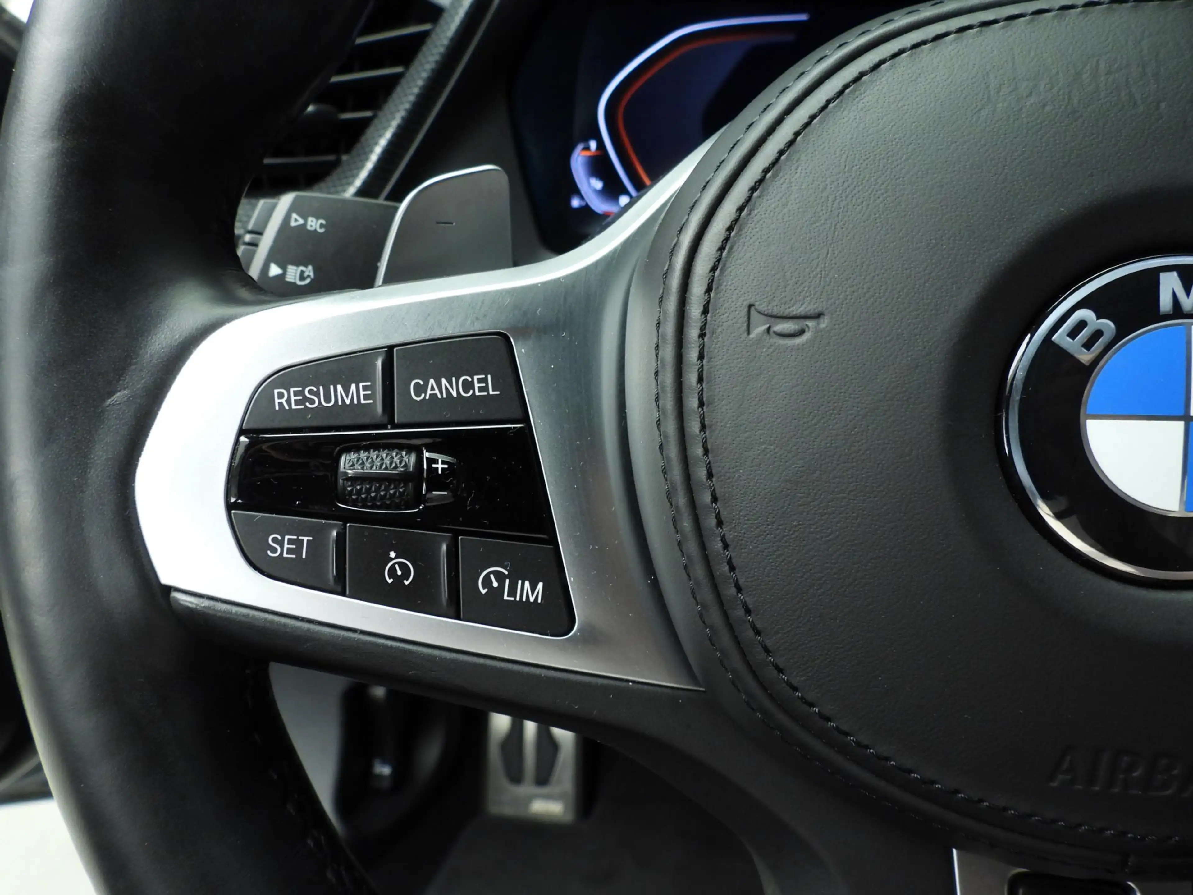 BMW 135 1 Serie 5-deurs M135i xDrive M-Sport steering / LE — photo 13