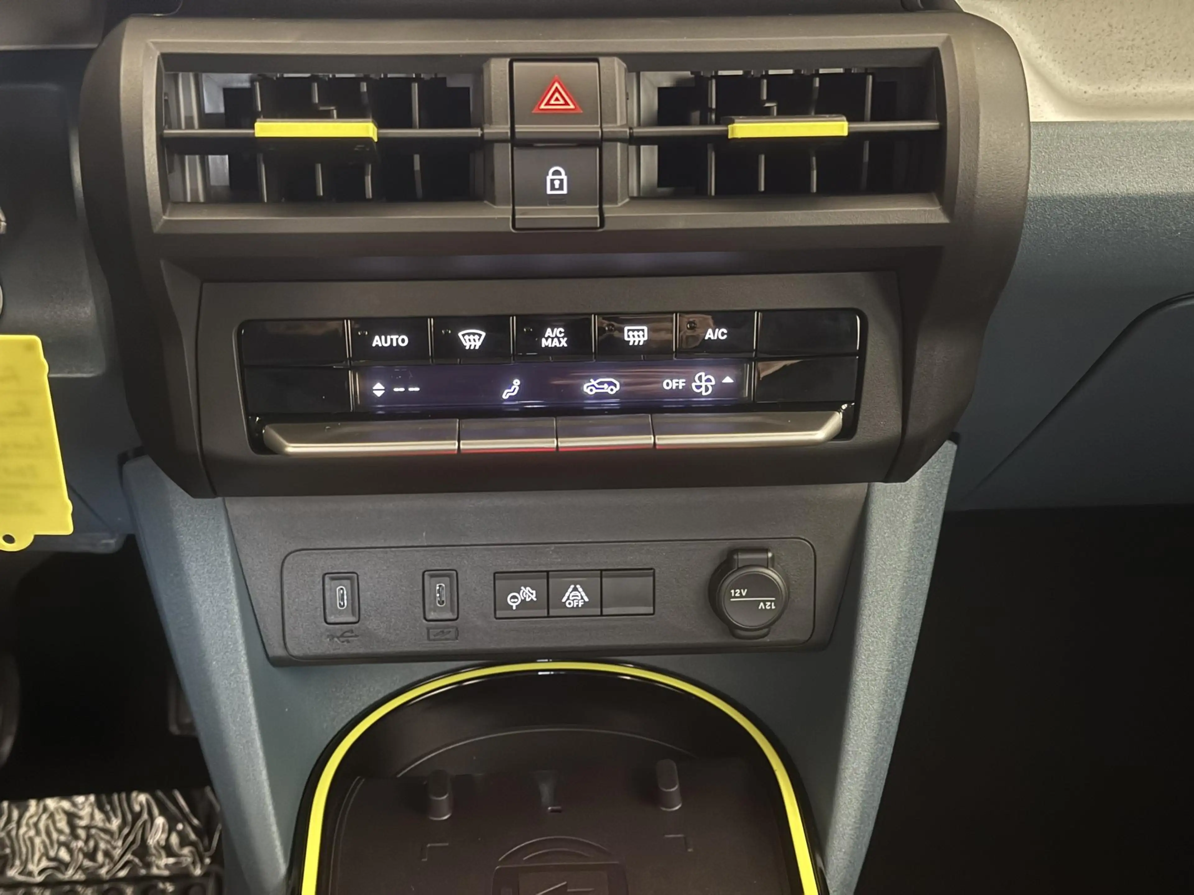 Fiat Grande Panda Icon HYBRID 1.2 eDCT 81 kW (110 PS) Tech-Paket,... — photo 12