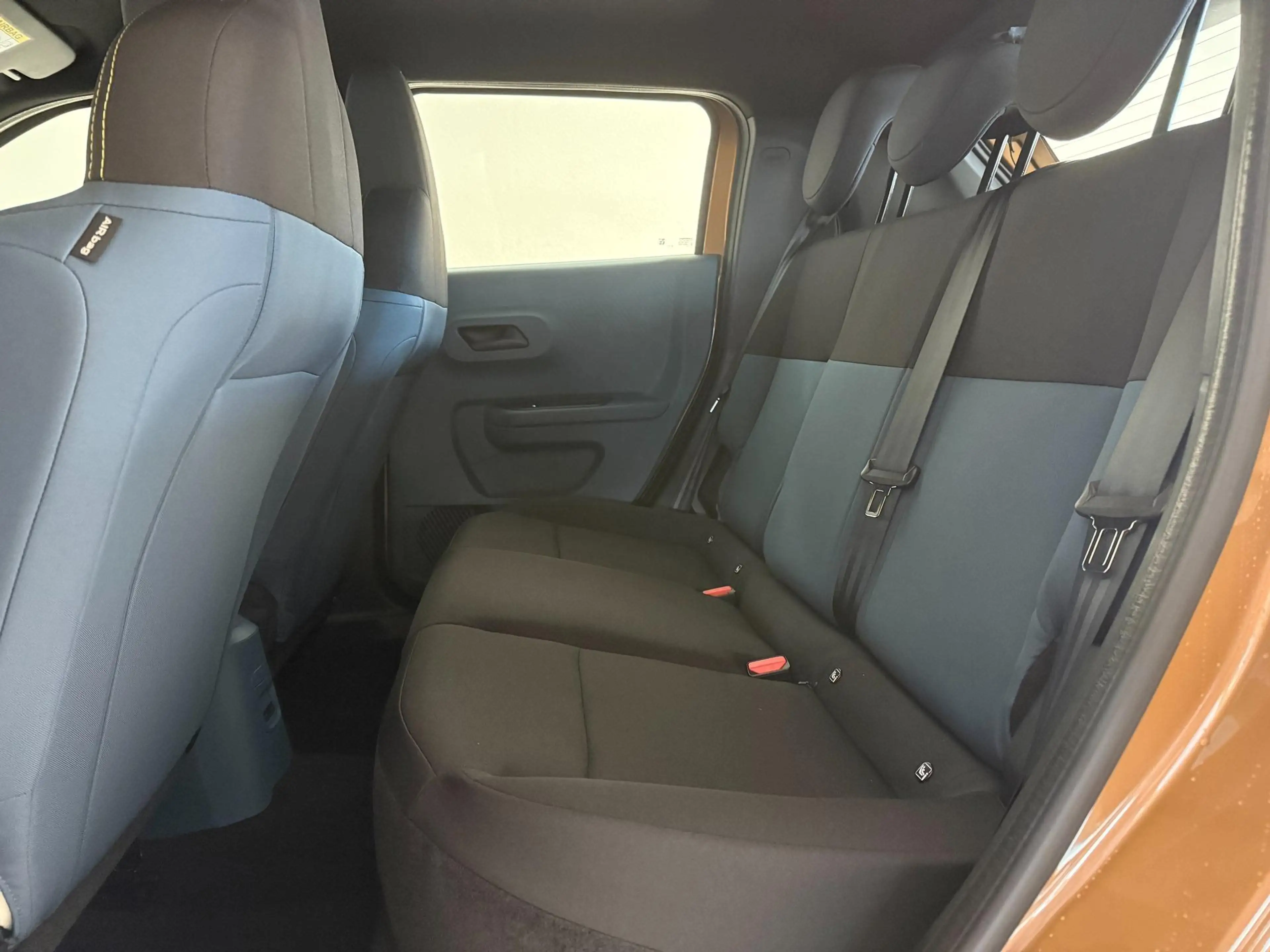 Fiat Grande Panda Icon HYBRID 1.2 eDCT 81 kW (110 PS) Tech-Paket,... — photo 14