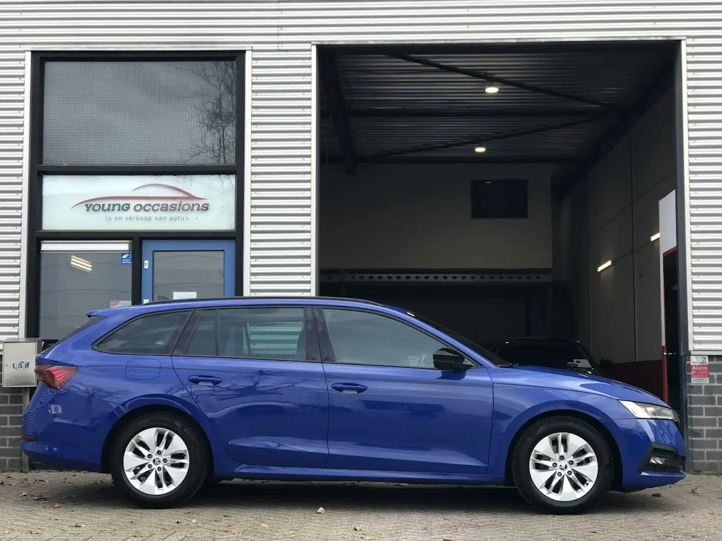 Skoda Octavia Combi 1.0 e-TSI Sport Business Edition Plus|Matrix Azul - 2