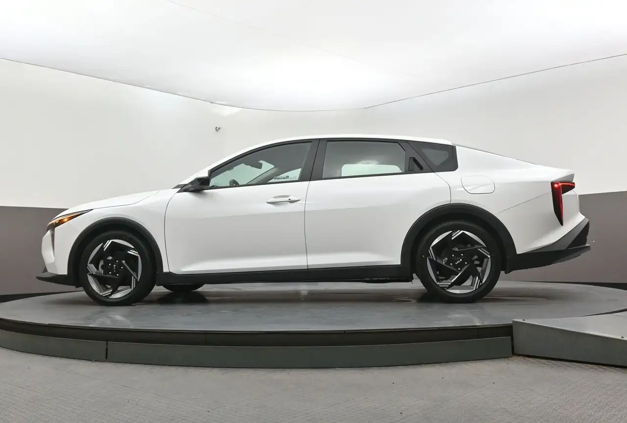 Kia K4 fotografie Kia K4