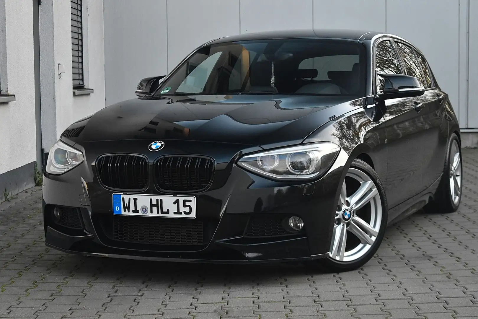 BMW 118 i M-Sportpaket! Performance! Unikat! 18 Zoll! Schwarz - 2