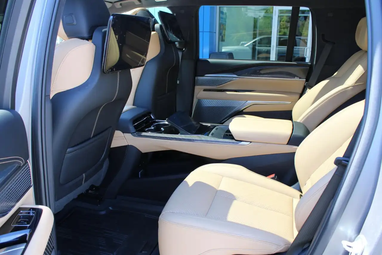 Cadillac Escalade снимка Cadillac Escalade
