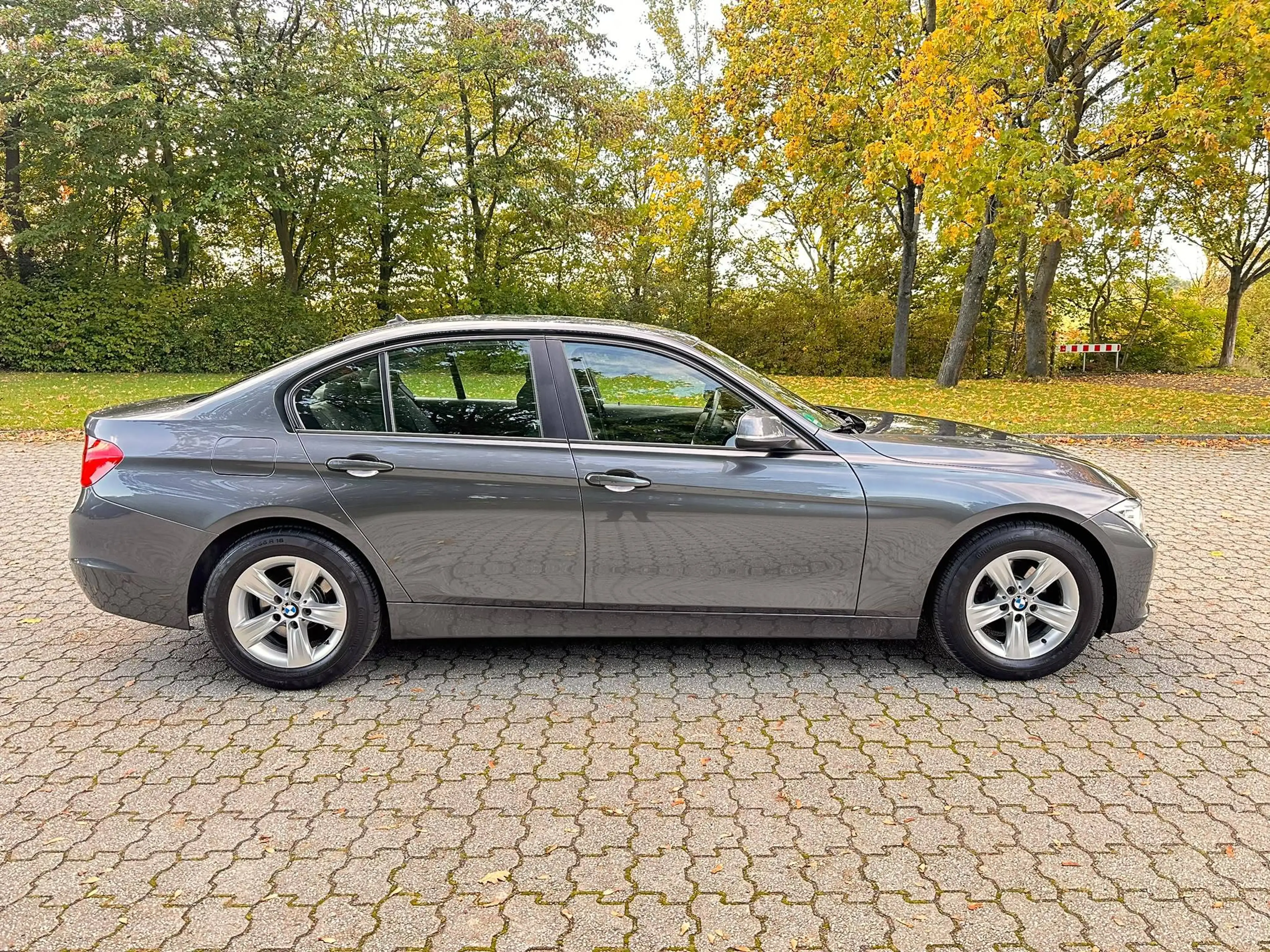 BMW 318 318 d — photo 4
