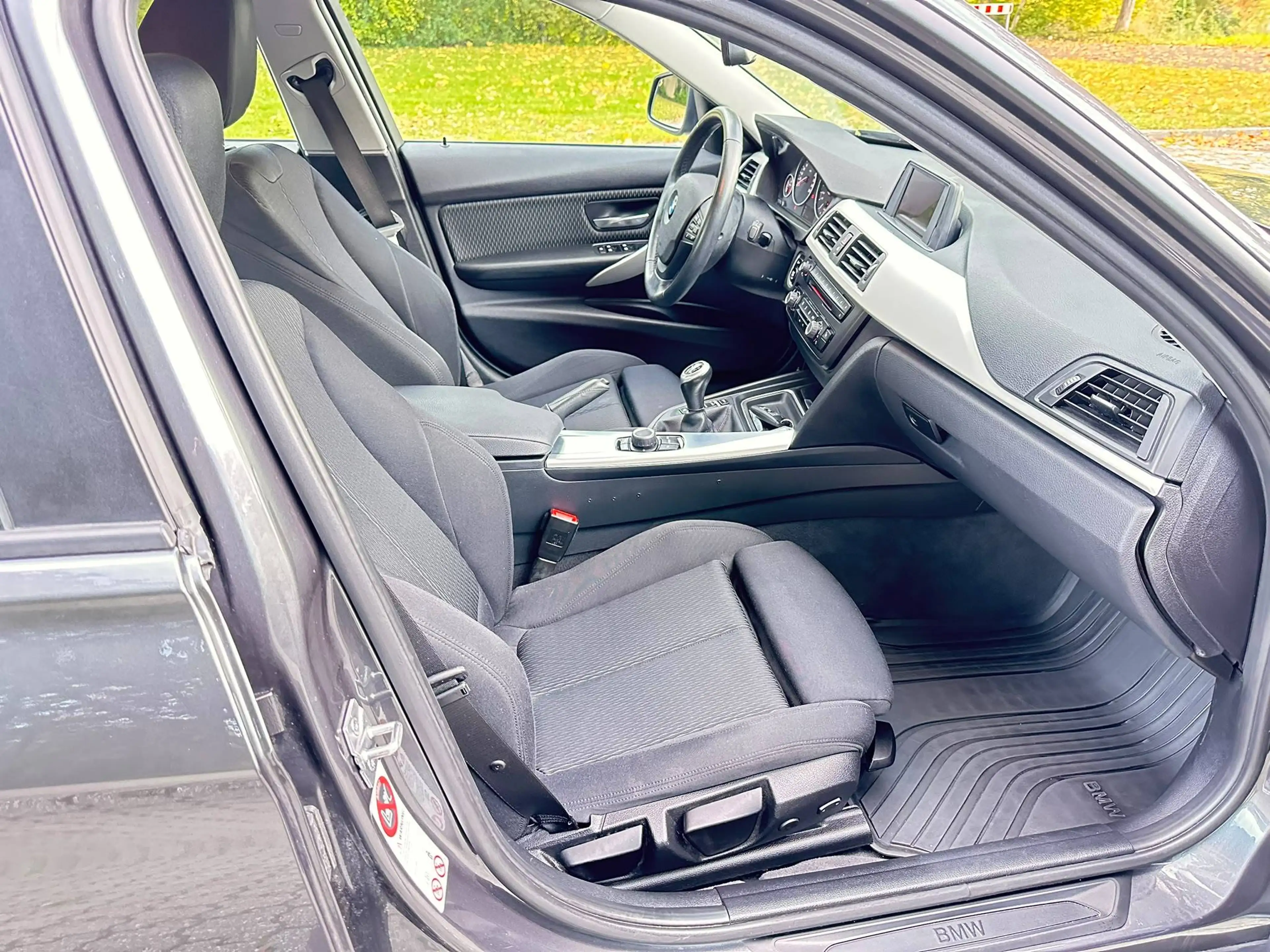BMW 318 318 d — photo 12