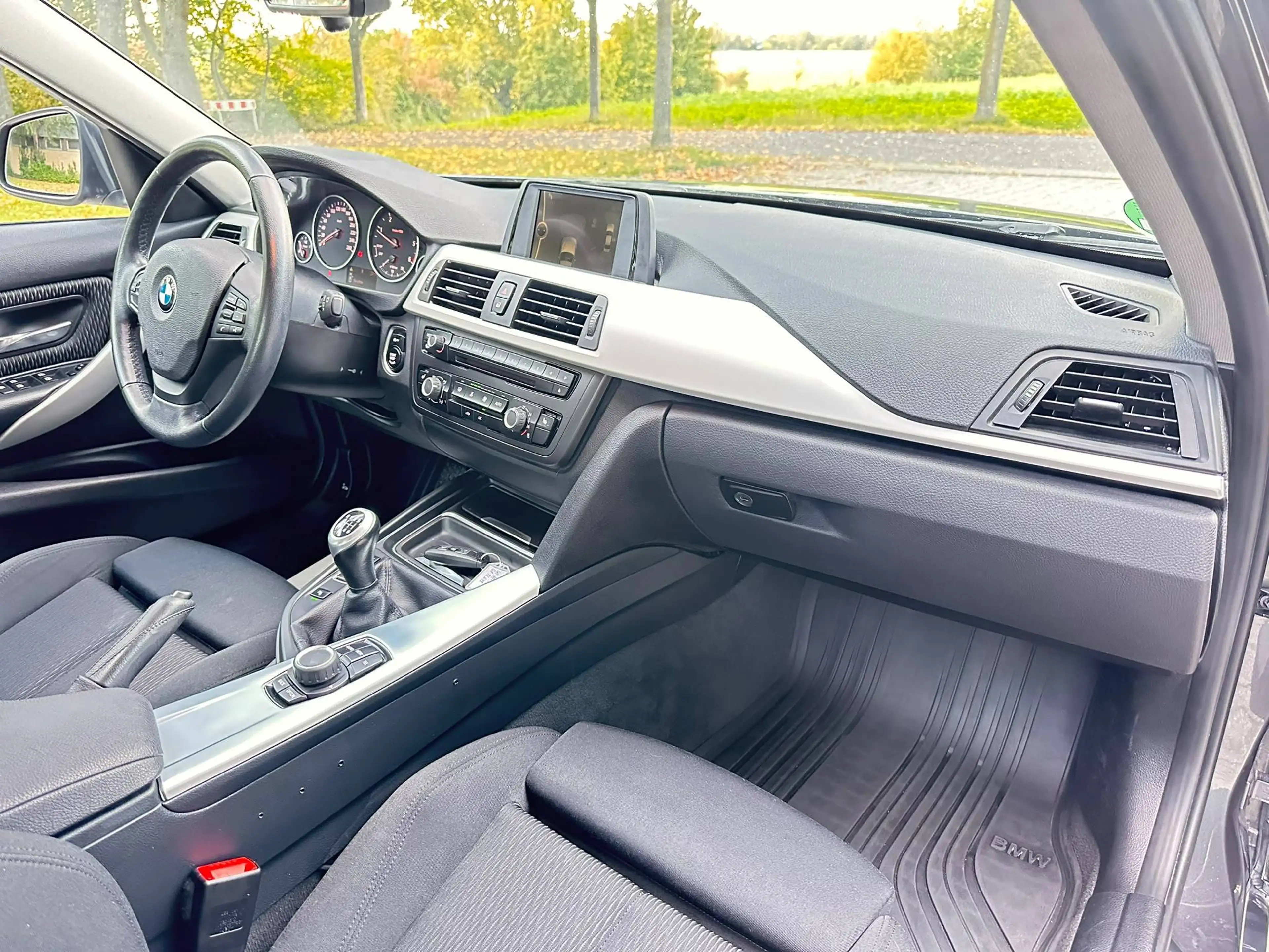 BMW 318 318 d — photo 13