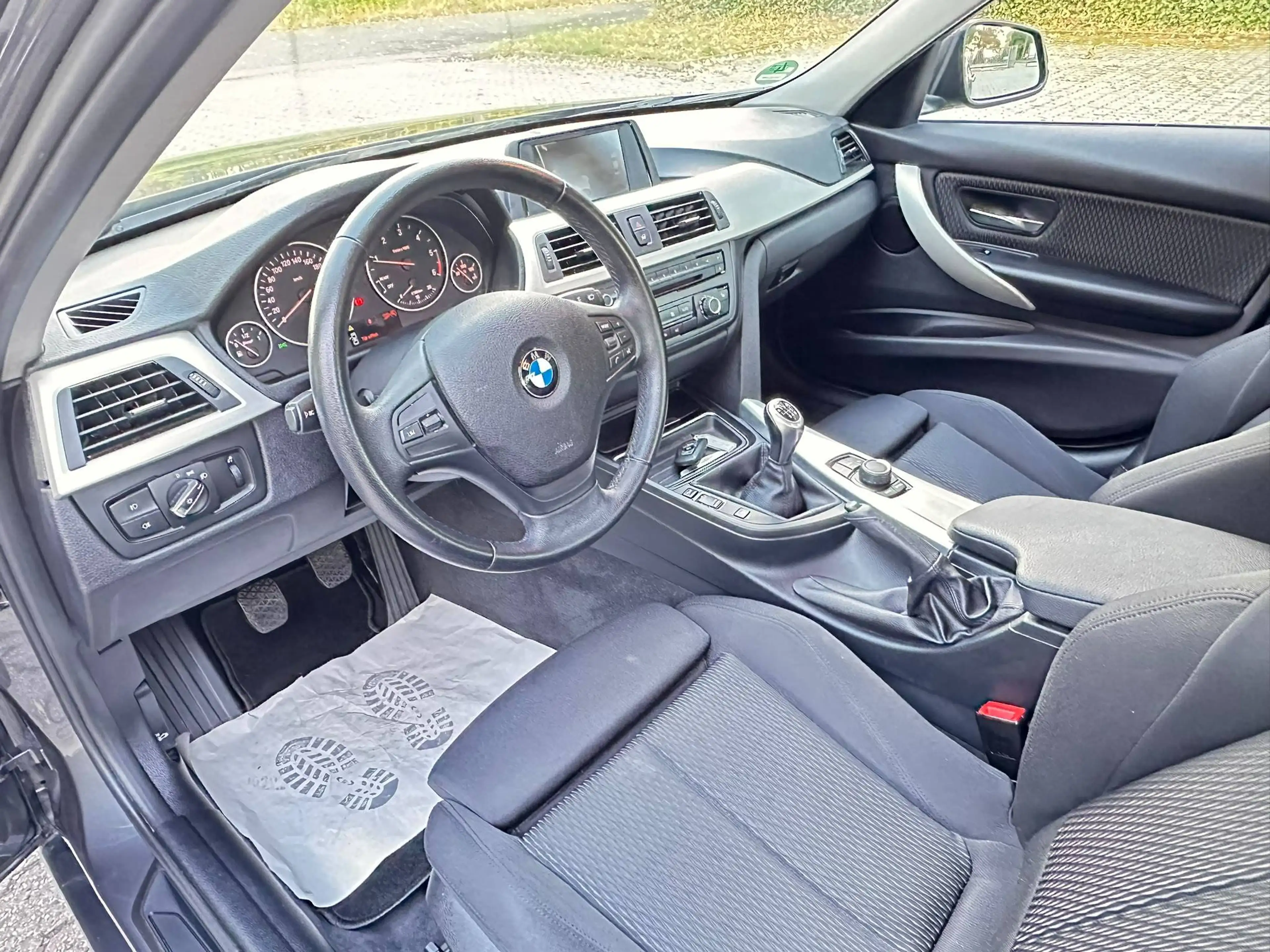 BMW 318 318 d — photo 11